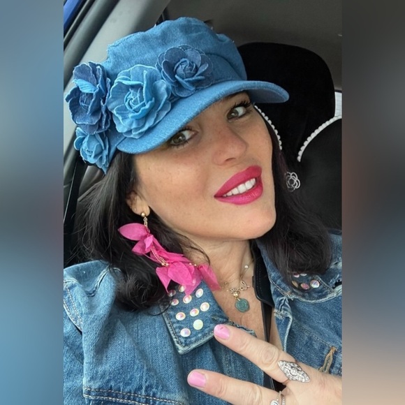 Denim Super Chic Hat with Roses - Picture 4 of 9